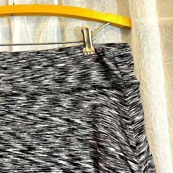 ATHLETA Women’s XL Running Tennis Mini Skirt Shorts Black White Zipper Pocket - Picture 4 of 9